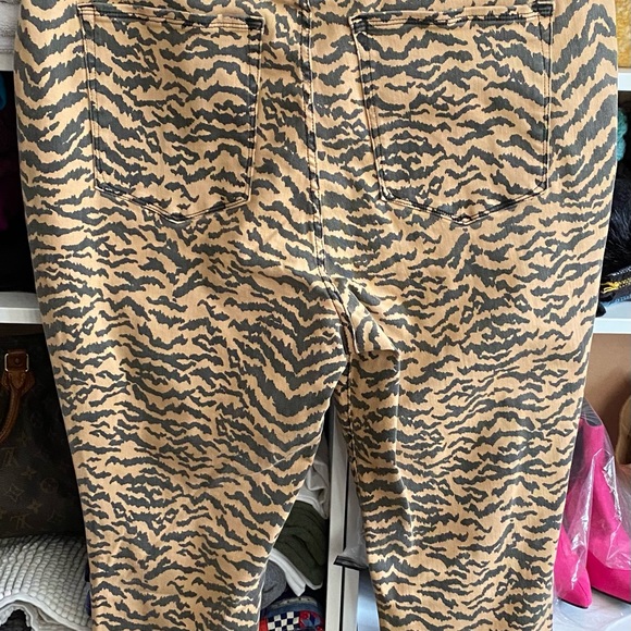Good American tiger pattern jeans. Brand new, never worn. No tags. - Picture 2 of 4